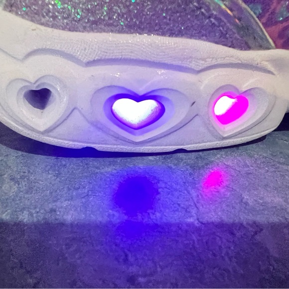 Girl’s size 5 light up sneakers - Picture 5 of 7